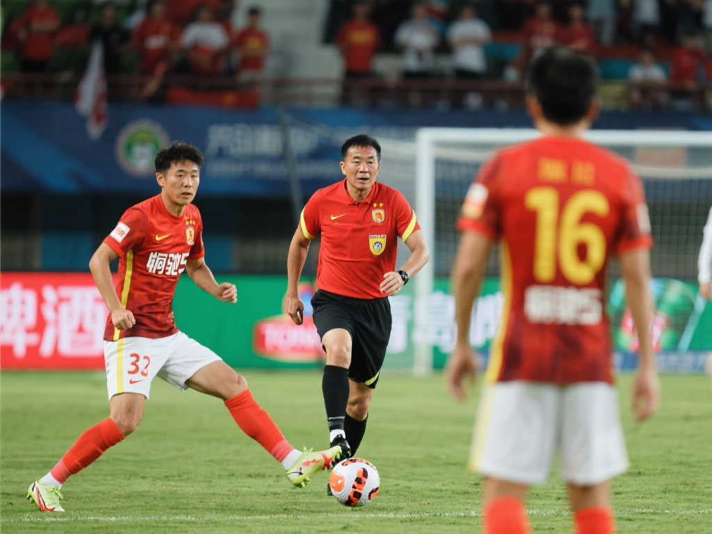 黎兵谈战铜梁龙:球队应以我为主,展现自身技战术特色 黎兵谈战铜梁龙:球队应以我为主,展现自身技战术特色